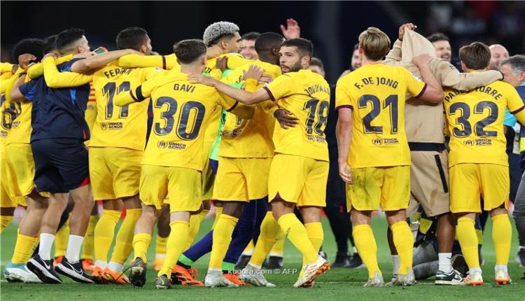 برشلونة يقترب من إبرام صفقة دفاعية جديدة لتعزيز صفوفه