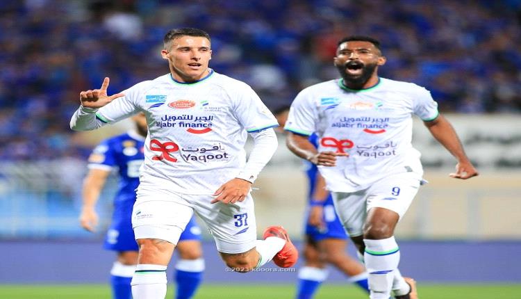 الفتح يصعق الهلال بثنائية في الدوري السعودي