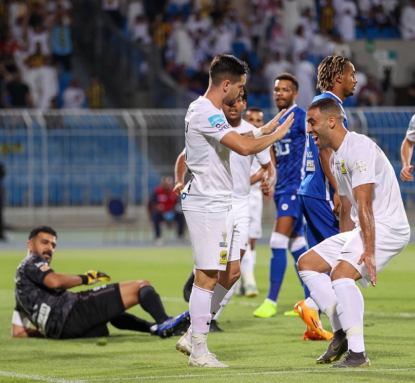 دوري روشن السعودي ..الهلال يمنح النصر قبلة الحياة بتعادل قاتل مع الاتحاد