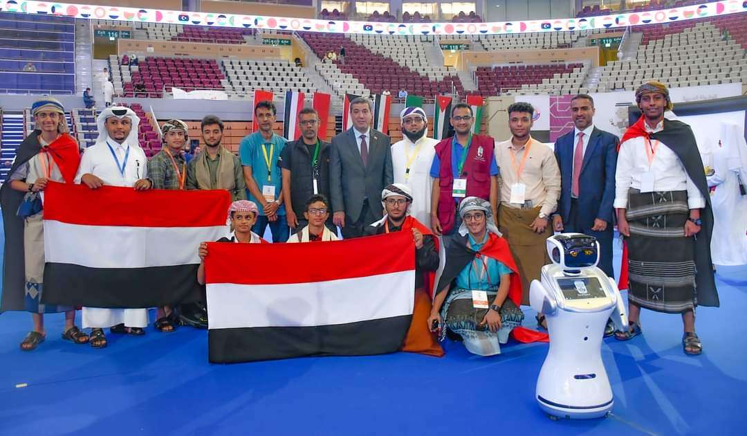 نائب وزير الشباب يهنئ أبطال الروبوت اليمني بفوزهم بالمركز الأول في البطولة العربية بقطر