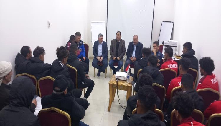 الوزير البكري يزور بعثة المنتخب الوطني في البصرة العراقية ويكرمهم