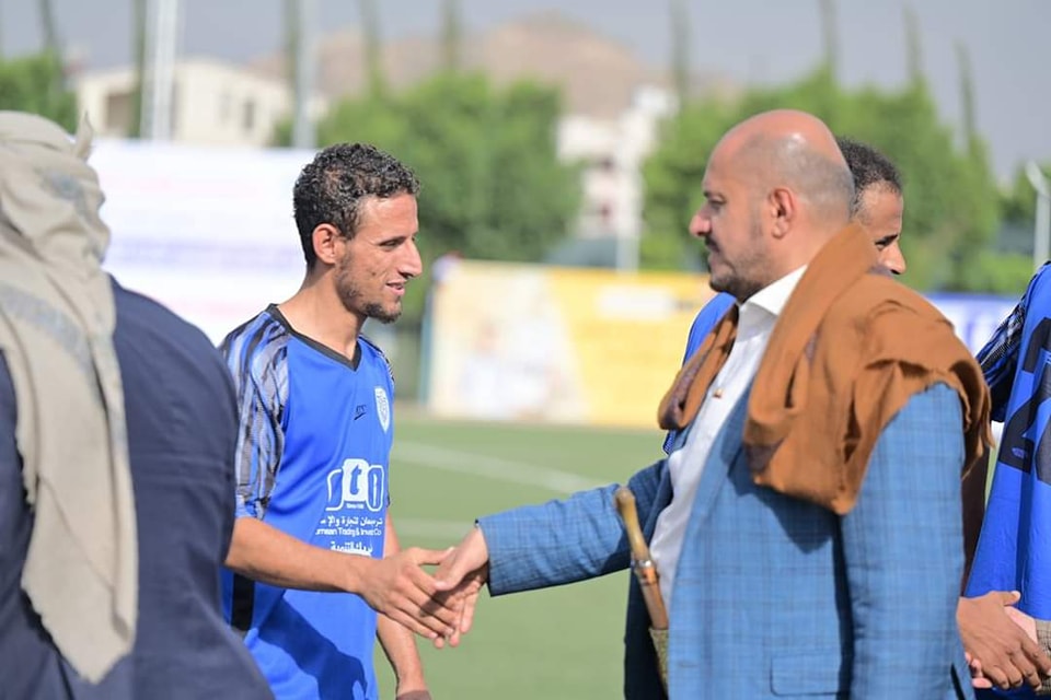 الداعم امين جمعان يفتتح منافسات الدوري الكروي التنشيطي لأندية أمانة العاصمة