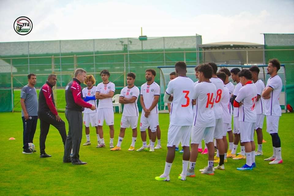 المنتخب اليمني الاول يواصل تداريبه  في مدينة أبها السعودية