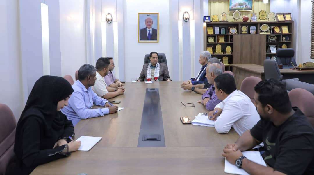 وزير الشباب والرياضة يؤكد دعمه واهتمامه بنادي التلال العريق ويوجه قطاع المشاريع برفع تقرير شامل عن وضع منشآته المدمرة