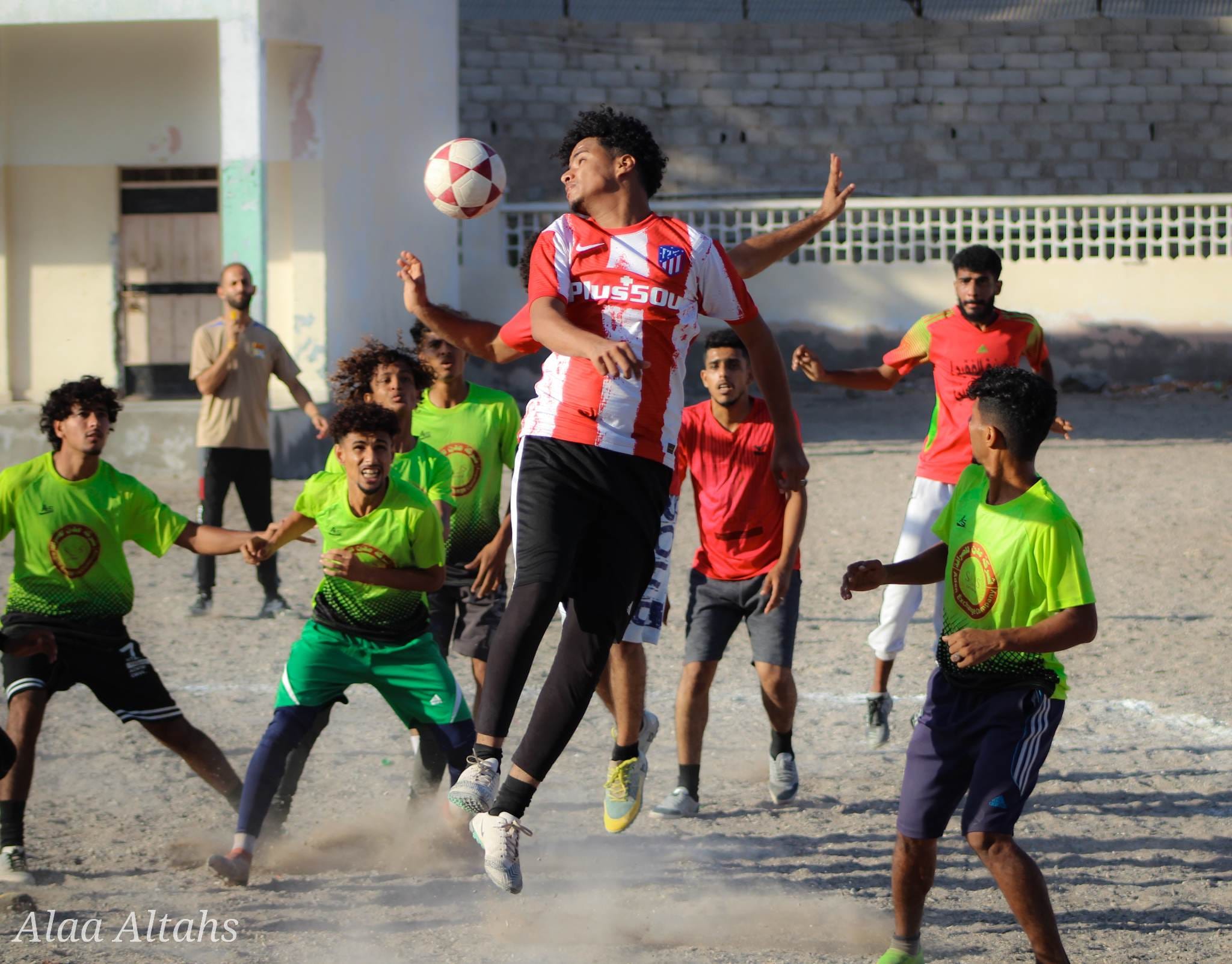برعاية  كريم منير “البنجسار إلى الدور الثاني دوري شهداء الكبسة بعدن