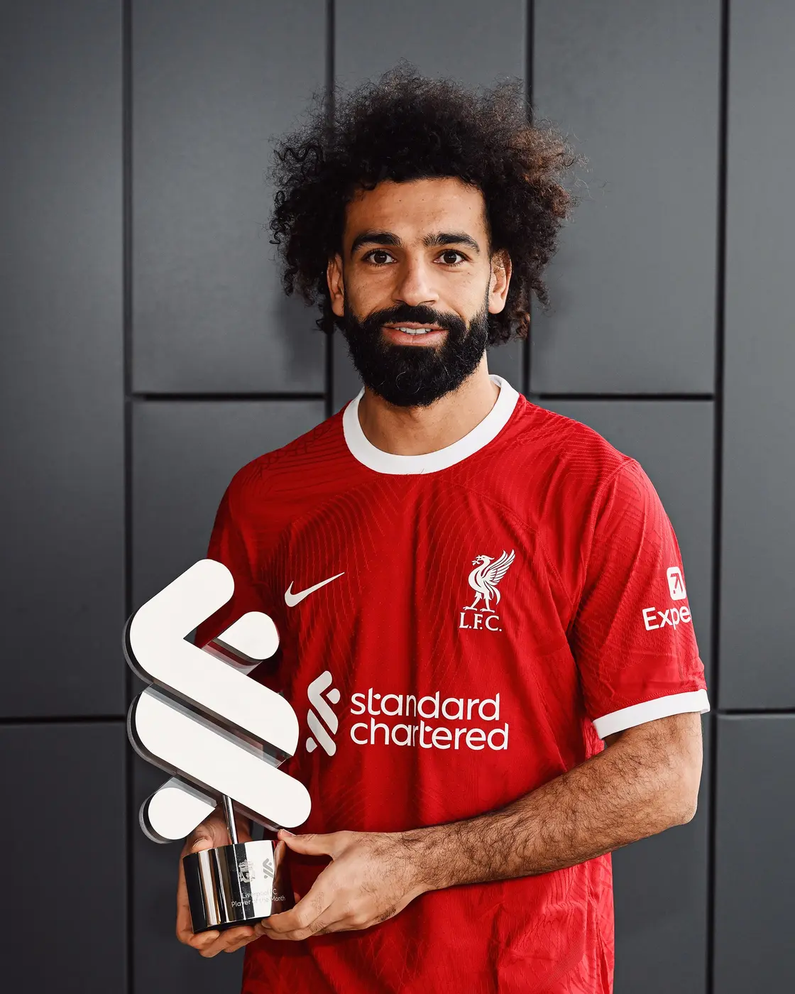 جائزتان جديدتان للنجم المصري محمد صلاح.. واللاعب يؤكد : أريد أن أكون قدوة