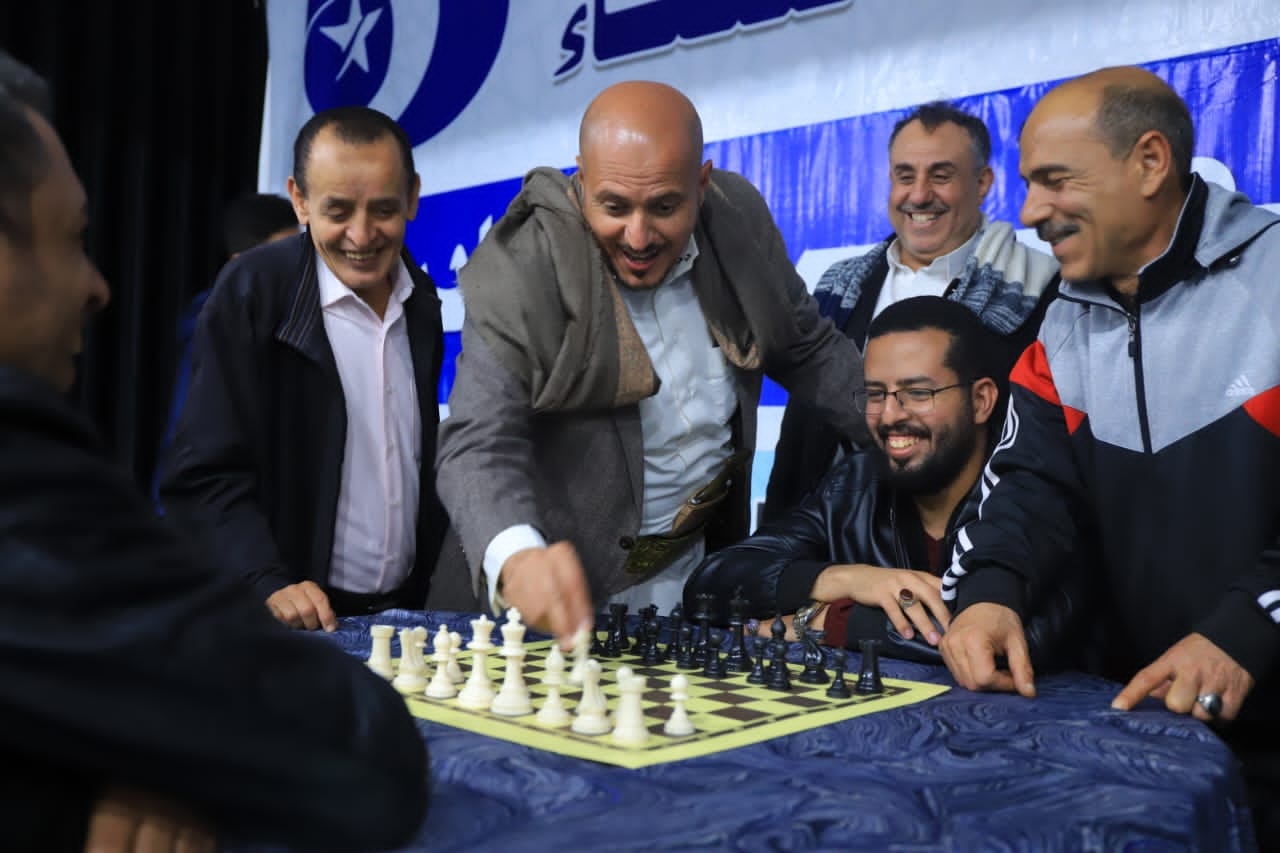رئيس مجلس إدارة وحدة صنعاء يدشن منافسات بطولة الشطرنج في الملتقى الرمضاني السادس