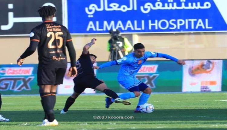 الشباب يتصدر الدوري السعودي برباعية في الباطن