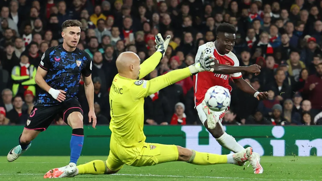 أرسنال يعود للانتصارات ويتجاوز إشبيلية ويعزز صدارته