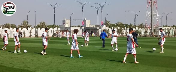 المنتخب اليمني الاول يجري حصة تدريبية خفيفة استعدادا لعمان في خليجي البصرة