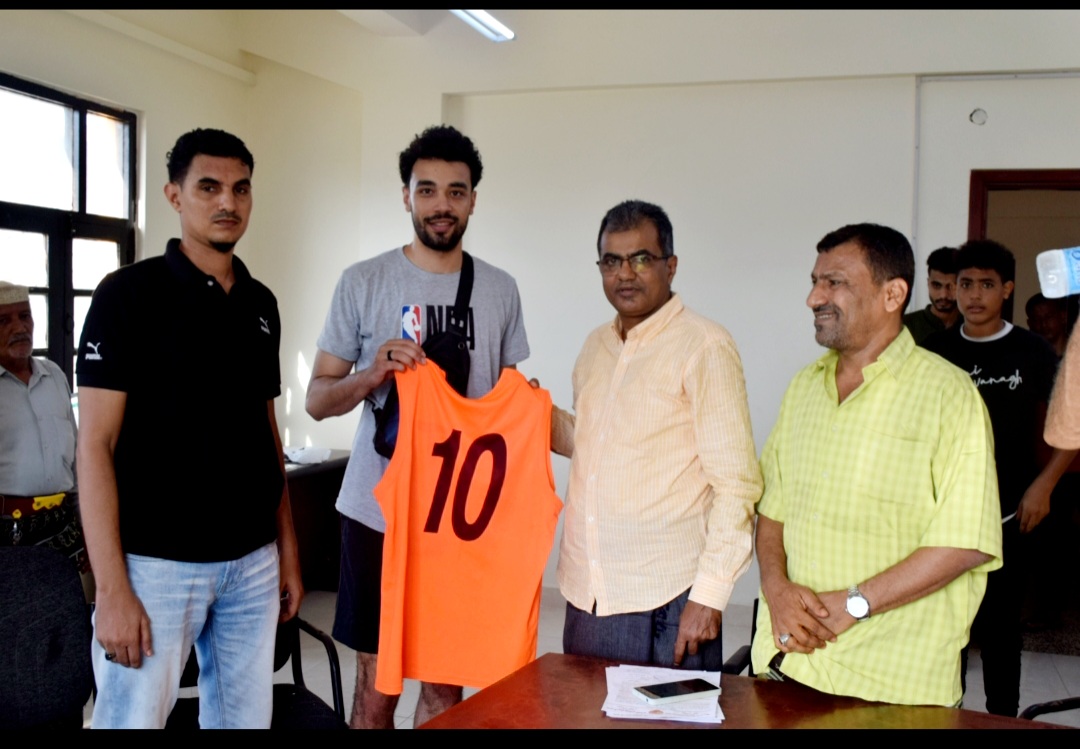 ادارة شمسان توقع عقدا مع المحترف المصري لكرة السلة محمد محمود