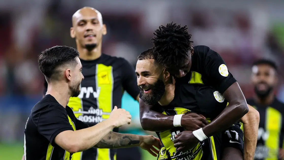“هاتريك” كريم بنزيمة يعيد الاتحاد السعودي إلى الانتصارات بفوز كبير على أبها