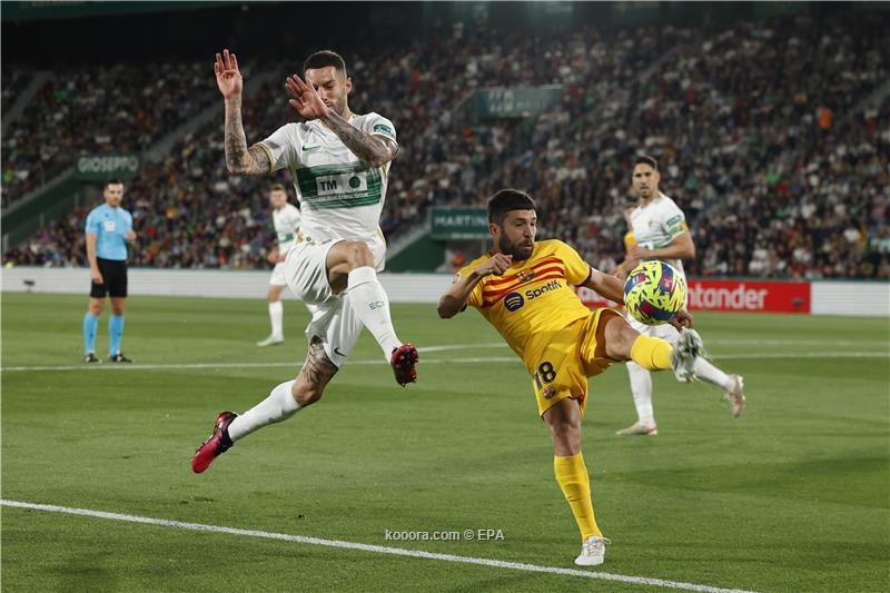 قطار برشلونة يدهس إلتشي ويلامس لقب الليجا