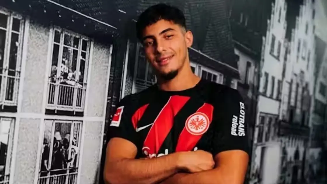 آينتراخت فرانكفورت الالماني يتعاقد مع الجزائري فارس شايبي