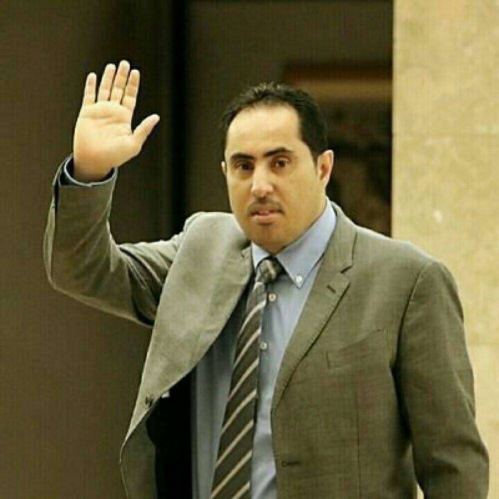 وزير الشباب والرياضة يبشر ابناء ابين ولحج ويوكد البدء قريبا بتعشيب ملعبي الضالع وتعز