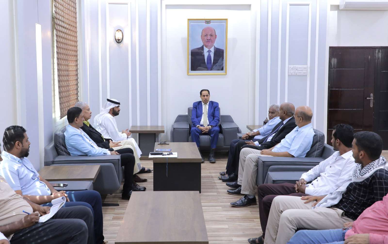 الوزير البكري يناقش مع مديرعام الشركة الإماراتية آخر الترتيبات لافتتاح بطولة عدن العالمية للملاكمة العربية للمحترفين