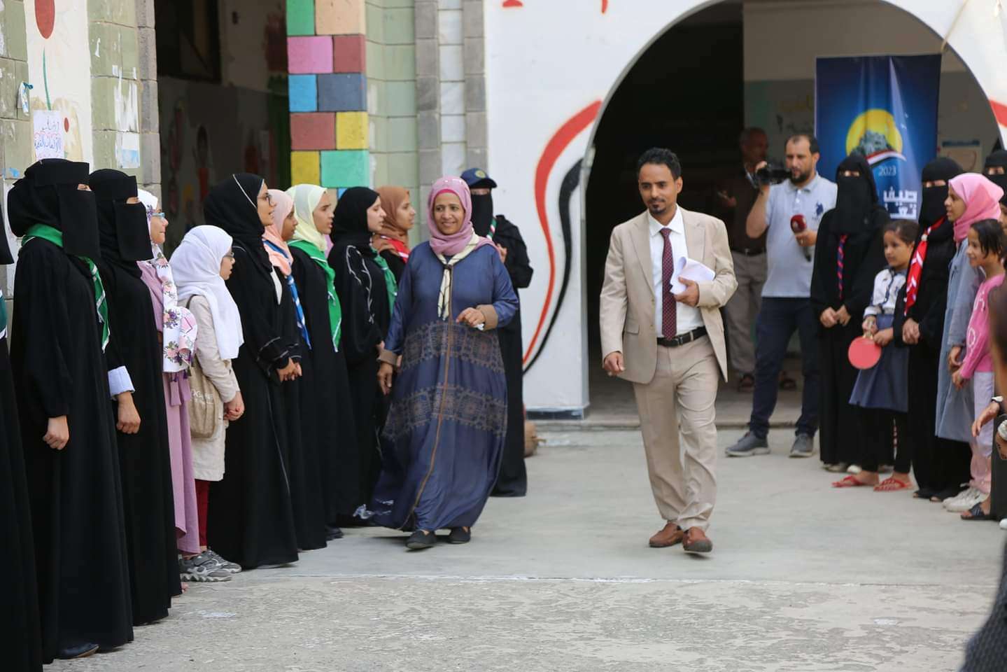 مدير عام مكتب الشباب والرياضة يطلع على انشطة المركز الصيفي في النادي الاهلي