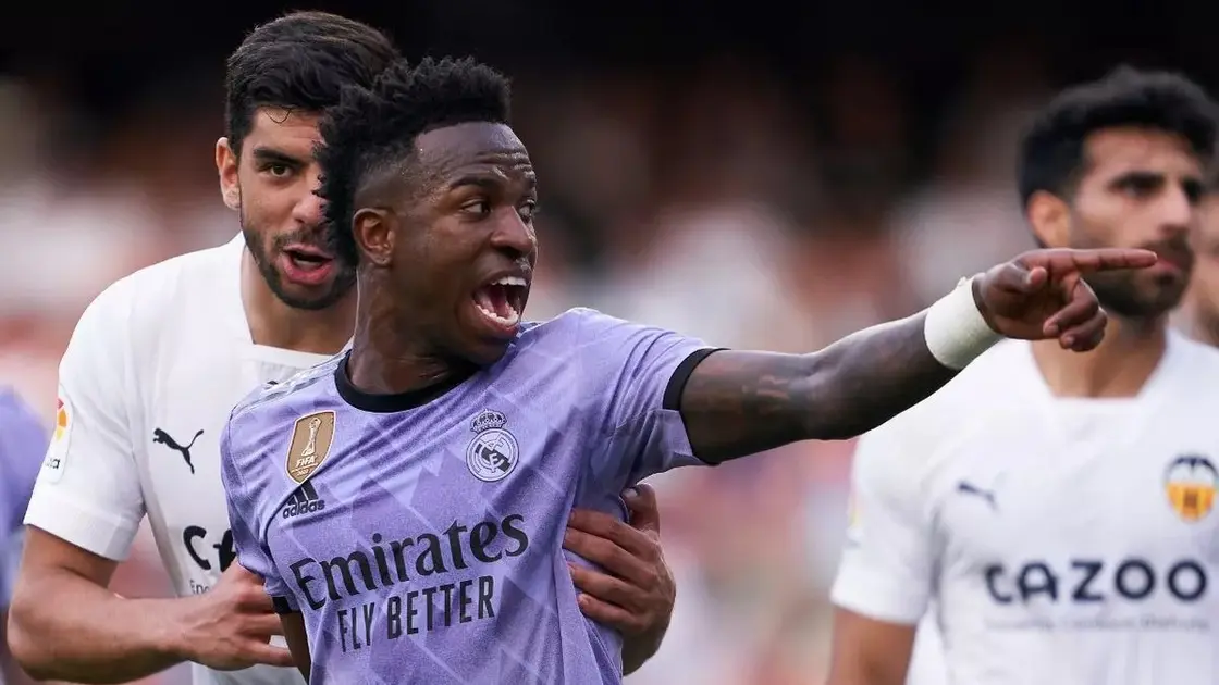 إتهام البرازيلي فينيسيوس مهاجم ريال مدريد بالكذب قي قضية العنصرية