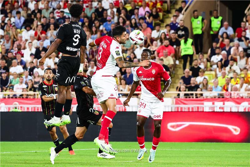 موناكو يفوز على لانس ويتصدر الدوري الفرنسي