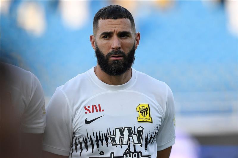 صحيفة الرياضية السعودية تنشر تفاصيل المشادة “الساخنة ” بين كريم بنزيما والمدير الفني  سانتو