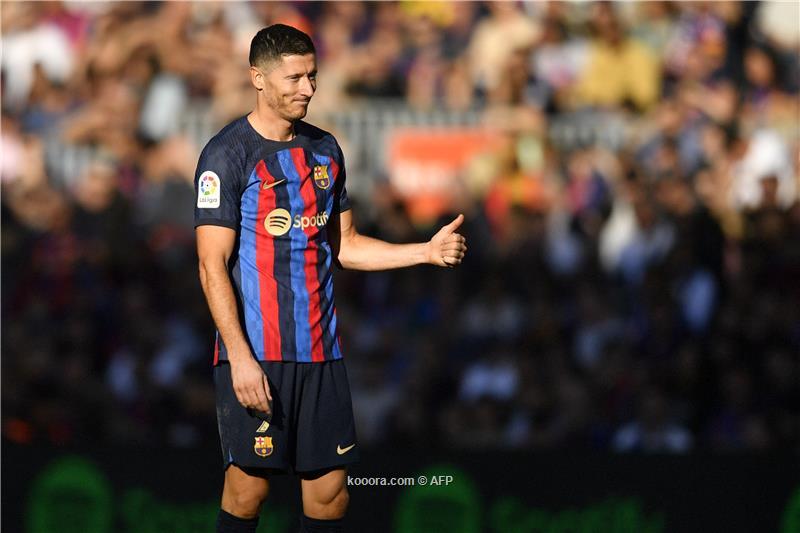 ليفاندوفسكي يتحدى نحسه في معقل برشلونة