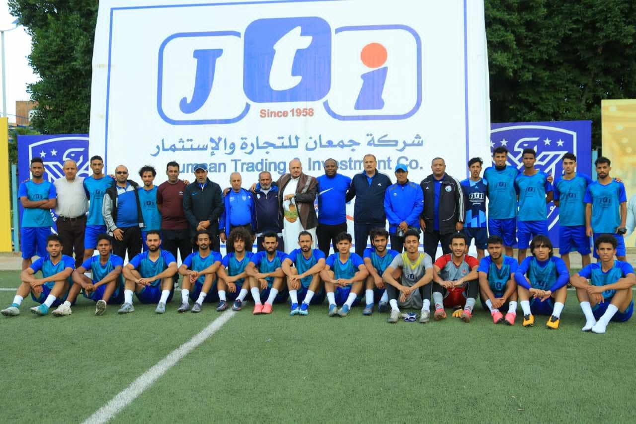 رئيس مجلس ادارة نادي الوحدة صنعاء  يزور الفريق الأول لكرة القدم ويشيد بمستواهم وتصدرتجمع الدوري اليمني