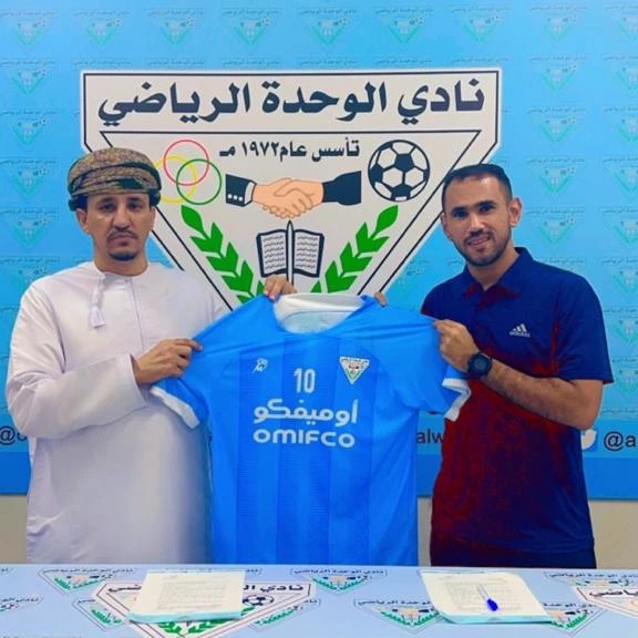 الوحدة العماني يجدد عقد المدرب اليمني سامر فضل لقيادة الفريق الكروي