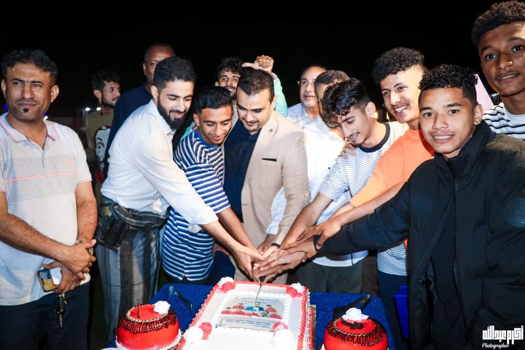 الداعم كريم منير يكرم لاعبي أندية عدن في المنتخب الوطني للناشئين