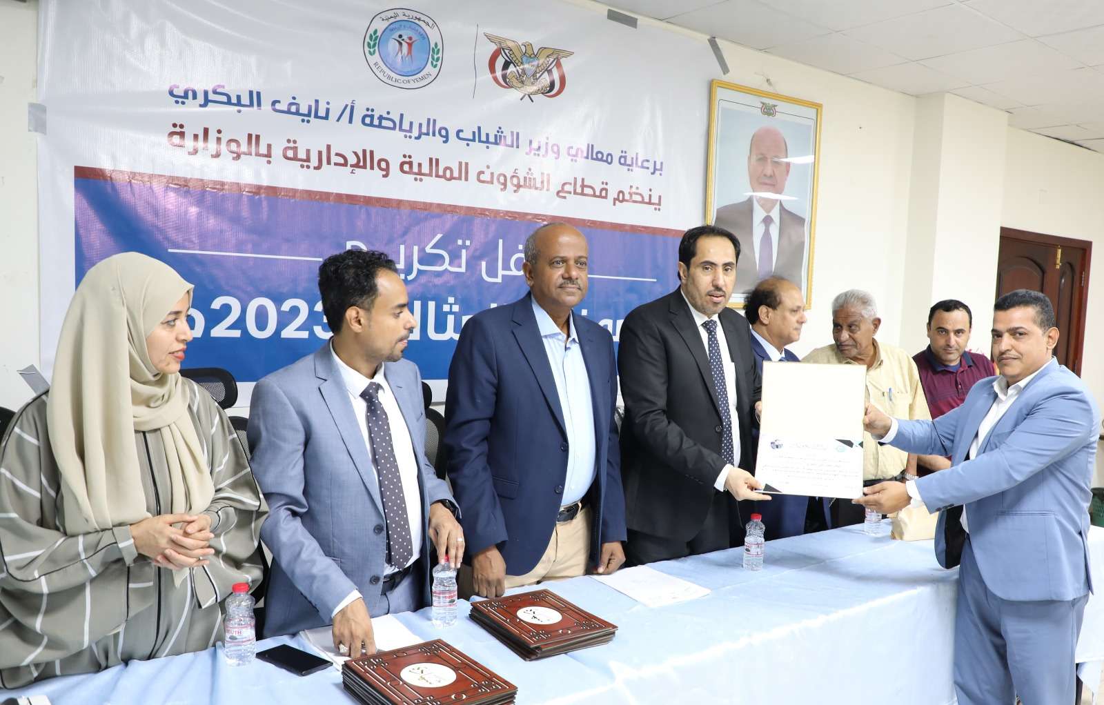 وزير الشباب والرياضة يكرّم الموظفين المبرزين للعام 2023