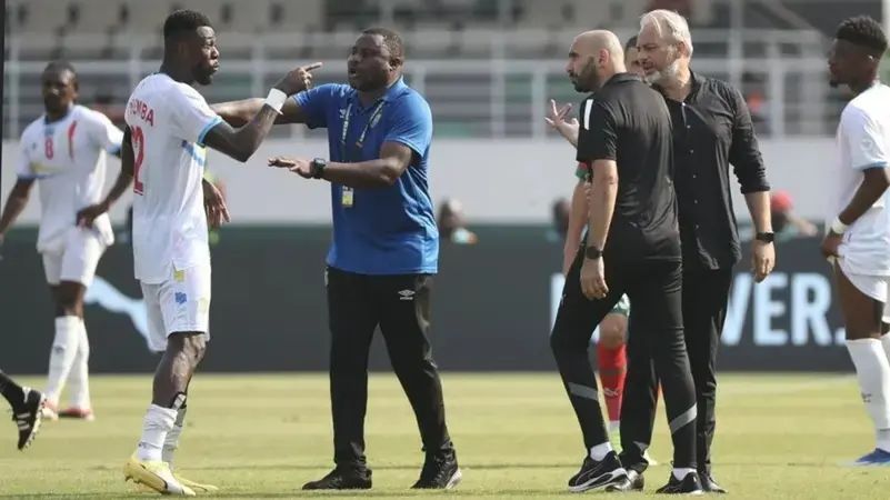 تلميحات “عنصرية”.. الركراكي مدرب المغرب يرد على لاعب الكونغو