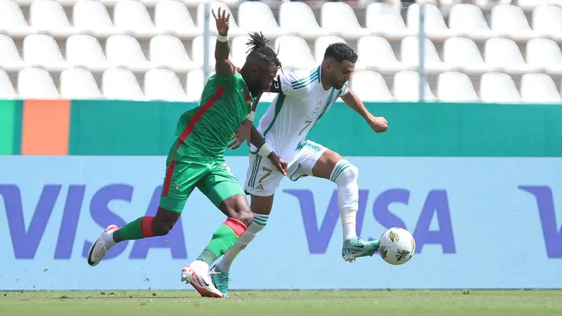 قائد منتخب الجزائر : ليس سهلاً مراوغة 4 لاعبين.. وسأسجل أمام موريتانيا