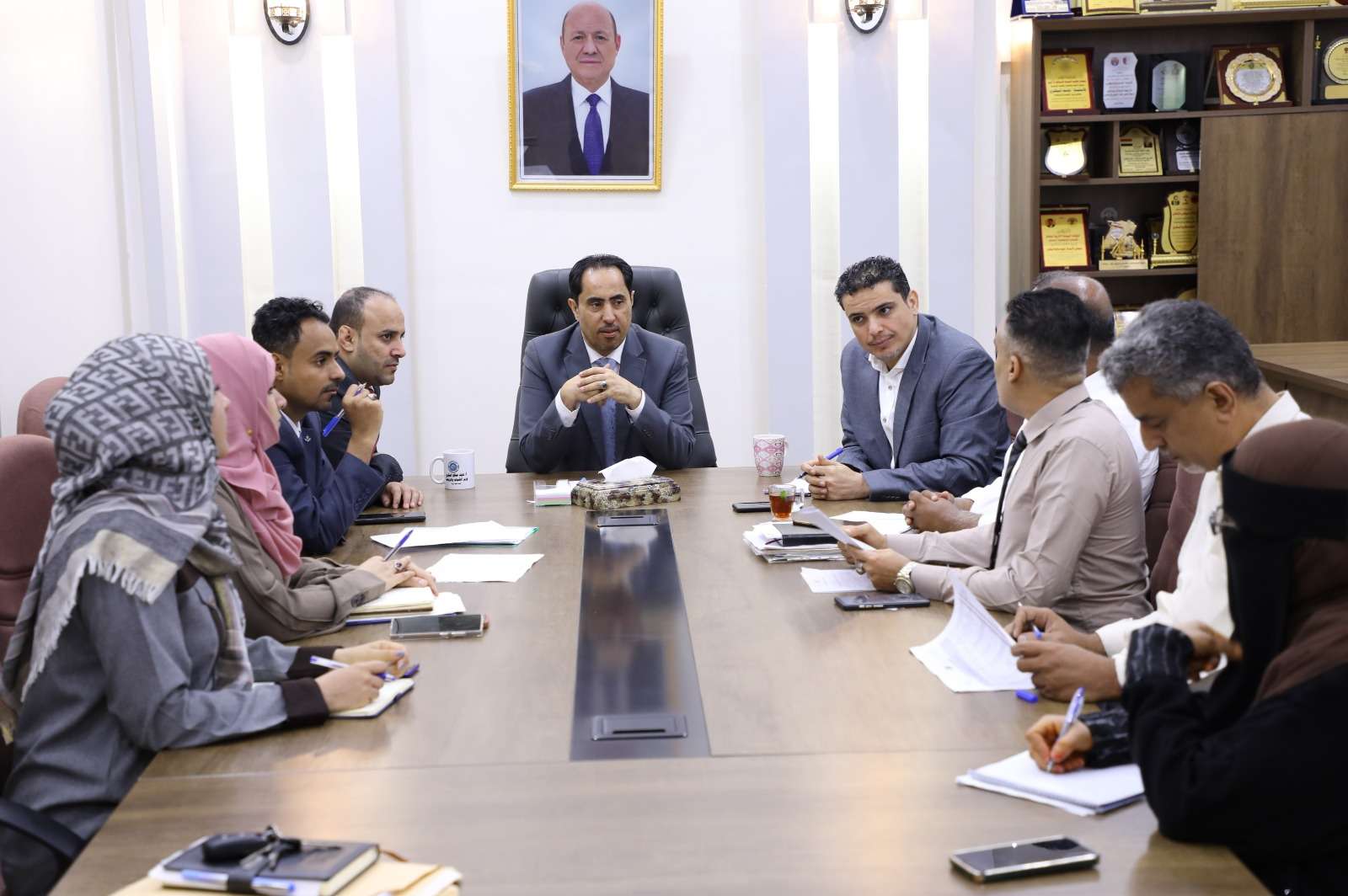 وزير الشباب والرياضة يرأس اجتماعا اسثتائيا للجنة المناقصات ويؤكد أهمية استكمال مشاريع الملاعب وفق الشروط القانونية