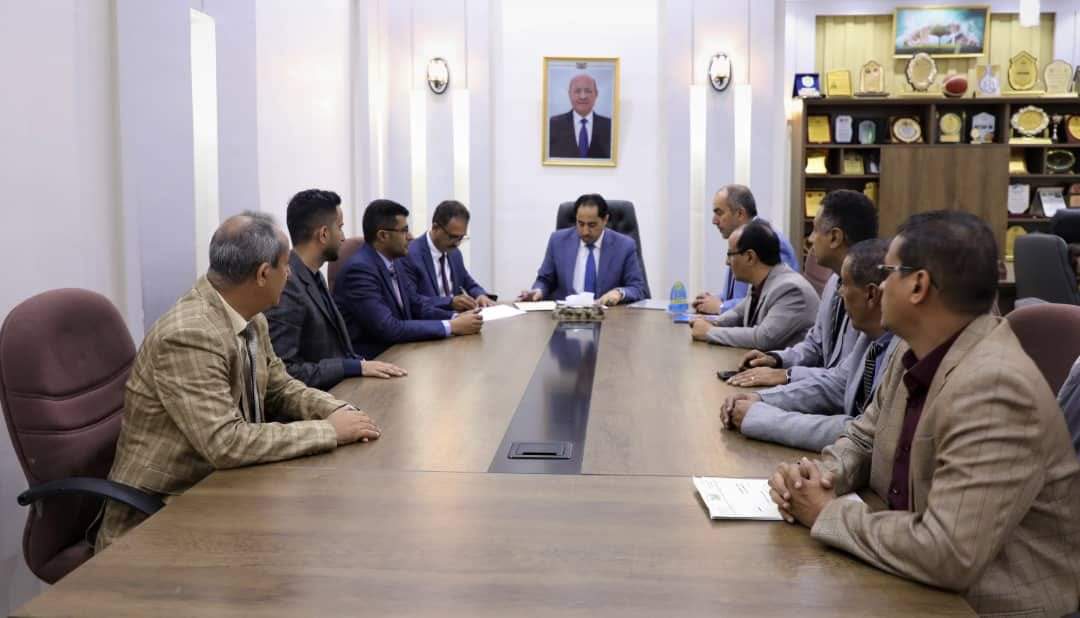 وزير الشباب والرياضة يناقش مع رئيس جامعة تعز سبل التعاون المشترك