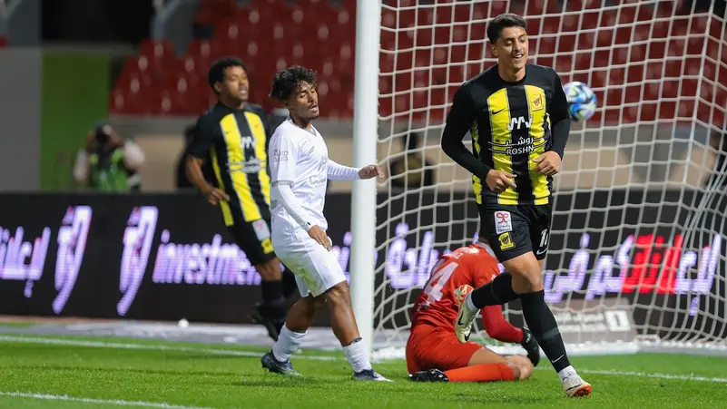 دوري روشن السعودي ..بثلاثية الطائي.. الاتحاد يعود إلى الانتصارات و”الشباك النظيفة”