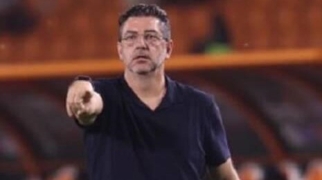 الاتحاد المصري لكرة القدم يدرس إقالة المدرب البرتغالي فيتوريا