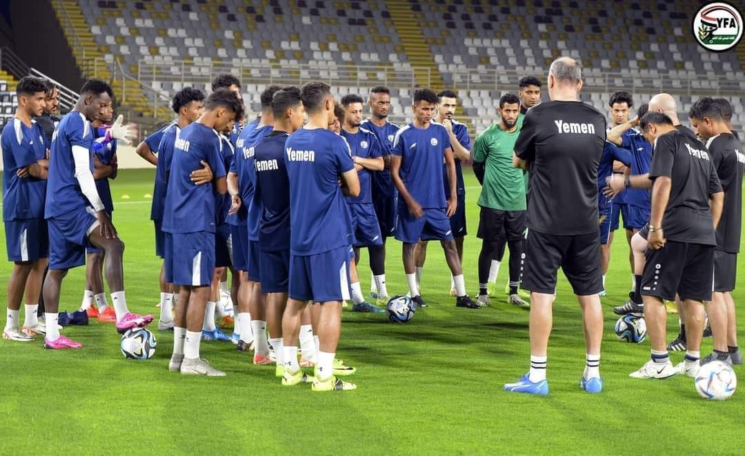 المنتخب اليمني الاول يستأنف تدريباته في مدينة الخُبر السعودية بحصة استشفائية