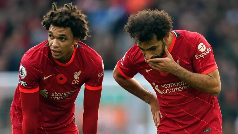 أرنولد يصدم محمد صلاح: أضعت عرضياتي.. وتوريس أفضل منك