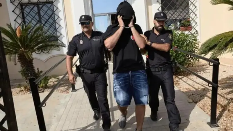 الشرطة الإسبانية تفكك عصابة للسطو على منازل لاعبي كرة القدم