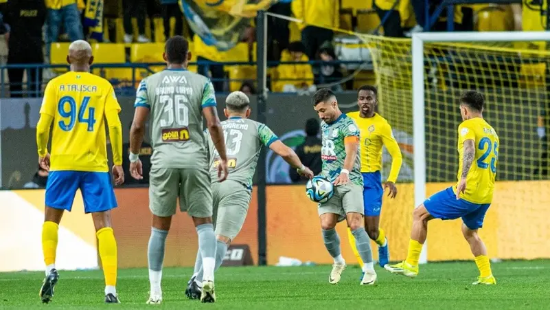 الحزم يفرض التعادل على النصر في مباراة مثيرة بالدوري السعودي