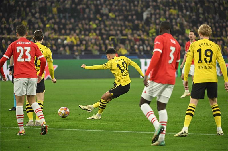 دورتموند يتخطى عقبة آيندهوفن ويبلغ ربع نهائي دوري الأبطال