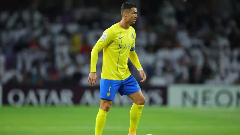 لاعب العين الاماراتي : رونالدو كان “منزعجاً”.. وتوعدني بالإياب