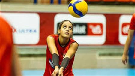 اتحاد الطائرة المصري يرفع الإيقاف عن لاعبة الأهلي زينة العلمي