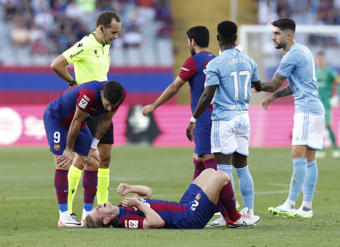 برشلونة يصدر بيانا بشأن إصابة دي يونج