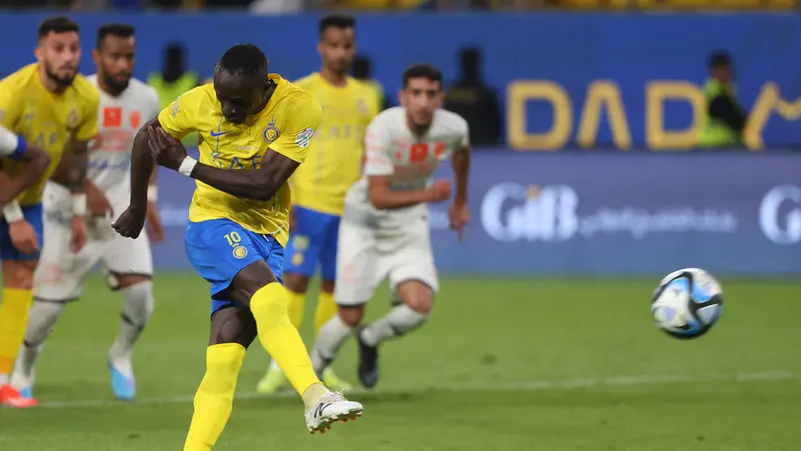 الدوري السعودي ..ماني يهدر “ضربة جزاء” ويسجل ثنائية في فوز النصر على الفيحاء