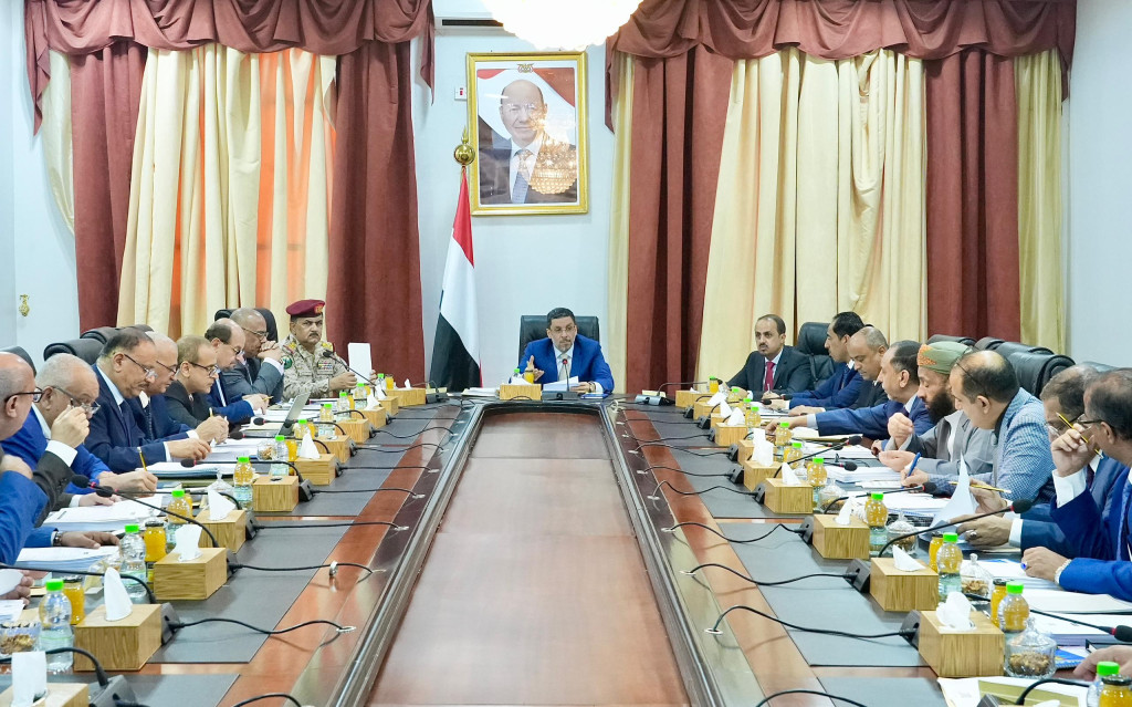 مجلس الوزراء يعتمد ملعب 22 مايو مدينة رياضية بالعاصمة عدن واعادة تشكيل اللجنة العليا للمراكز الصيفية برئاسة وزير الشباب