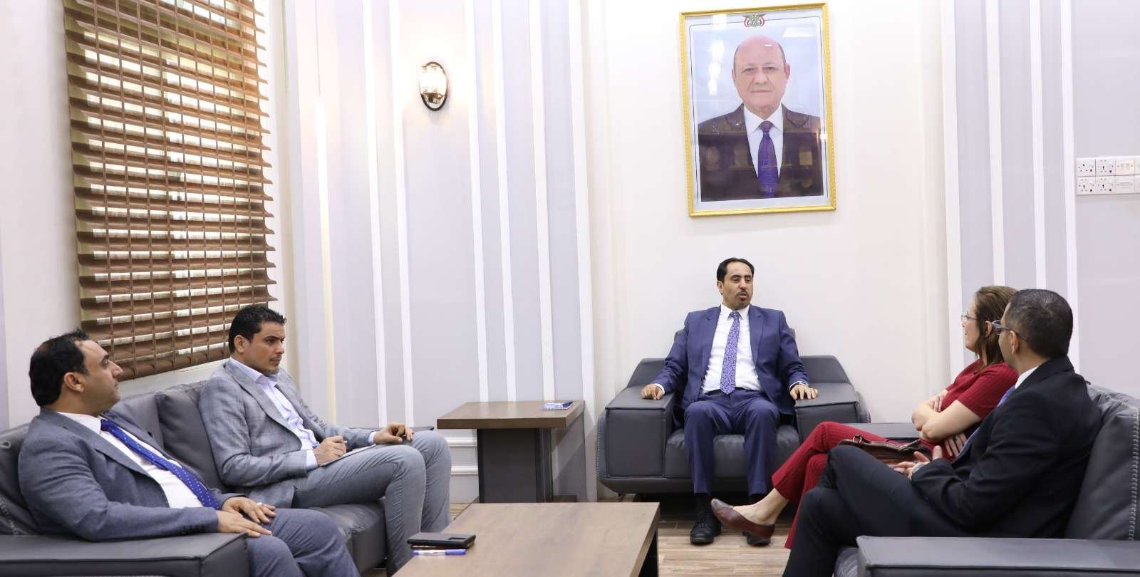 وزير الشباب والرياضة يناقش مع مديرالمعهد الديمقراطي الأمريكي دعم البرامج والاحتياجات التدريبية لتنمية القدرات الشبابية