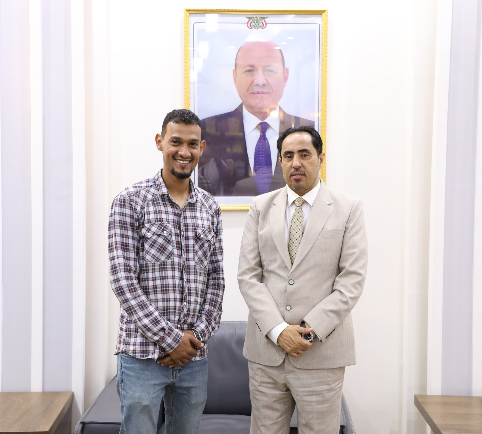 الوزير البكري يلتقي بالكابتن اسار جلال نجم المنتخبات الوطنية للكرة الطائرة