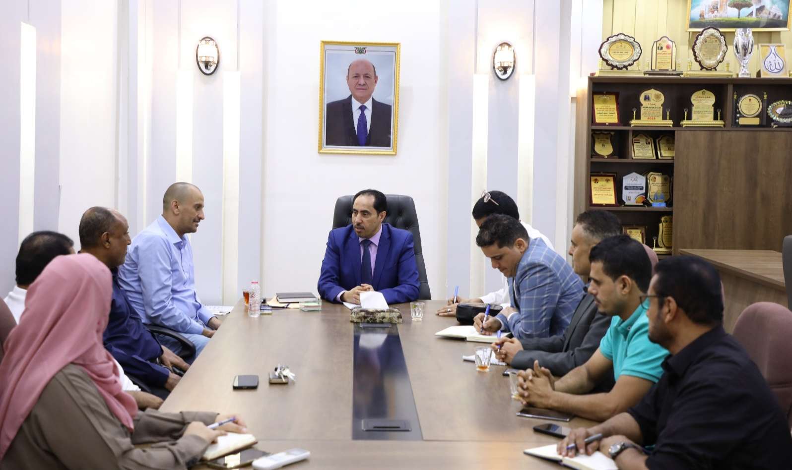 وزير الشباب والرياضة يبحث مع مدير عام المؤسسة المحلية للمياه مشروع تأهيل البنية التحتية للمدينة الرياضية في عدن