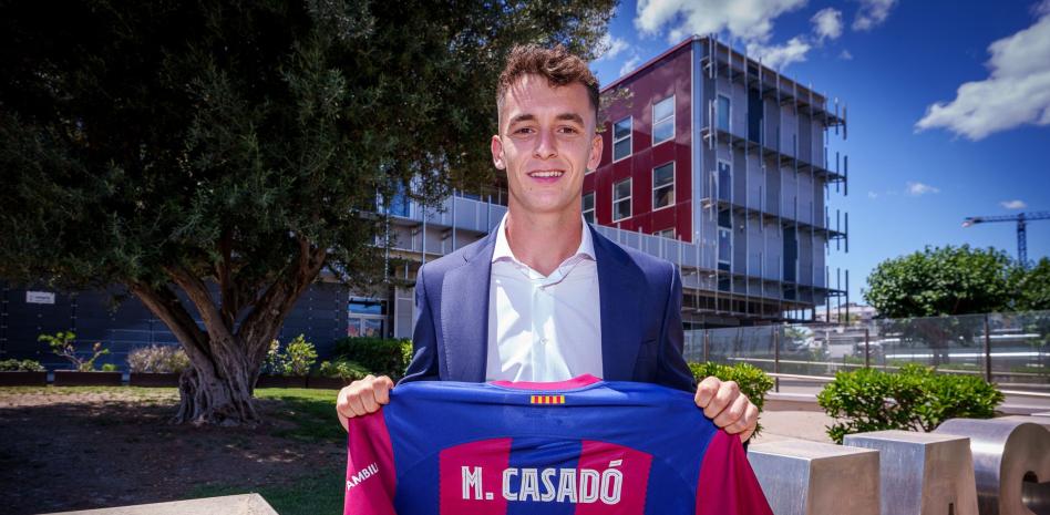 رسميا.. برشلونة يربط موهبته بعقد جديد