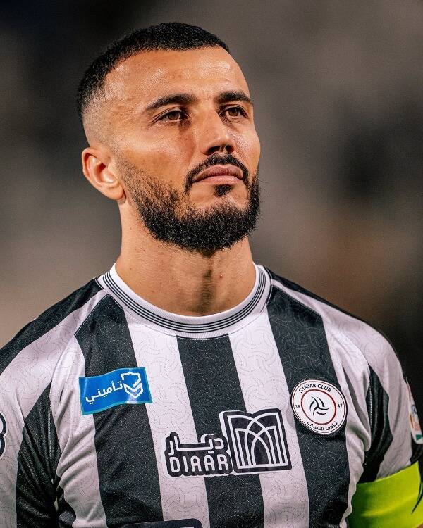 المدافع المغربي رومان سايس يغادر الشباب السعودي